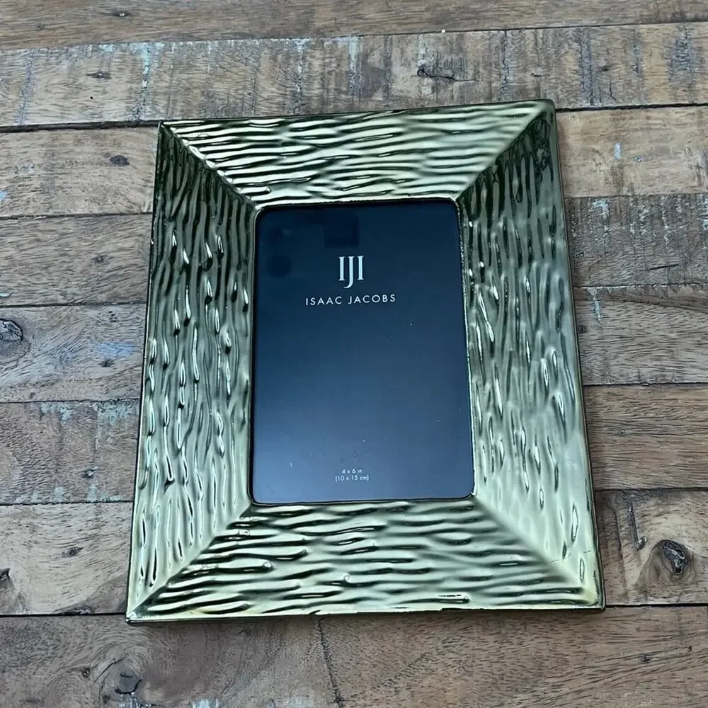 Isaac Jacobs 4 x 6 in Picture Frame Gold-Toned Textured Wavy Metal Finish